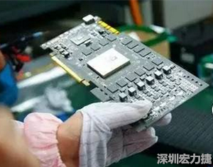 在當前的產業鏈整合和協同發展創新的戰略轉型期，PCB高密度化和PCB新功能化和智能化，輕、薄、細、小的發展帶來的產品散熱、精密布局、封裝設計等也為上游CCL產業的創新提出了更為嚴苛的要求。